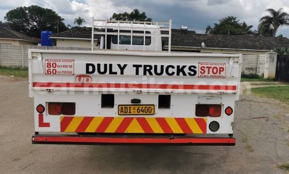 Acheter Occasion Utilitaire Nissan UD Blanc à Harare, Harare Acheter Occasion Utilitaire Nissan UD Blanc à Harare, Harare