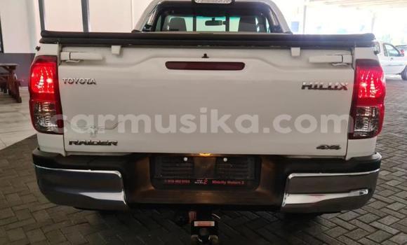Buy Used Toyota Hilux White Car in Beitbridge in Matabeleland South Buy Used Toyota Hilux White Car in Beitbridge in Matabeleland South