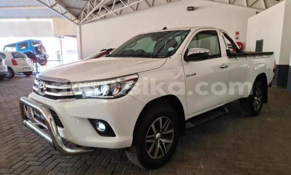 Buy Used Toyota Hilux White Car in Beitbridge in Matabeleland South Buy Used Toyota Hilux White Car in Beitbridge in Matabeleland South