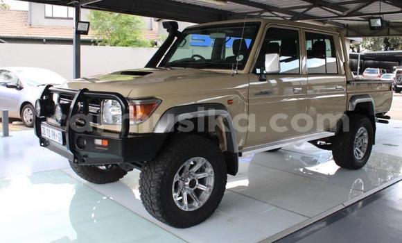 Buy Used Toyota Land Cruiser Beige Car in Beitbridge in Matabeleland South
