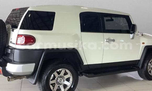 Buy Used Toyota FJ Cruiser White Car in Beitbridge in Matabeleland South Buy Used Toyota FJ Cruiser White Car in Beitbridge in Matabeleland South