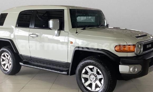 Buy Used Toyota FJ Cruiser White Car in Beitbridge in Matabeleland South Buy Used Toyota FJ Cruiser White Car in Beitbridge in Matabeleland South
