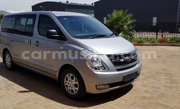 Acheter Occasion Voiture Hyundai H1 Gris à Beitbridge, Matabeleland South Acheter Occasion Voiture Hyundai H1 Gris à Beitbridge, Matabeleland South