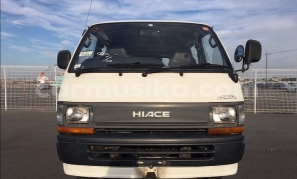 Tenga Tsaru Toyota Hiace Chena Mota in Beitbridge in Matabeleland South Tenga Tsaru Toyota Hiace Chena Mota in Beitbridge in Matabeleland South