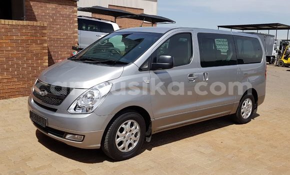 Acheter Occasion Voiture Hyundai H1 Gris à Beitbridge, Matabeleland South Acheter Occasion Voiture Hyundai H1 Gris à Beitbridge, Matabeleland South