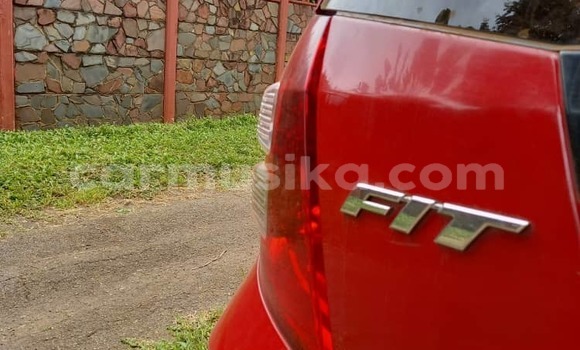 Tenga Tsaru Honda Fit Tsvuku Mota in Harare in Harare Tenga Tsaru Honda Fit Tsvuku Mota in Harare in Harare