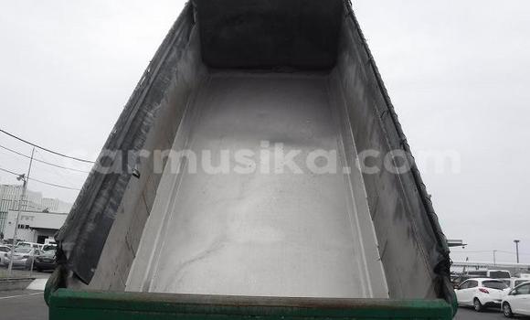 Buy Used Nissan AD Green Car in Beitbridge in Matabeleland South Buy Used Nissan AD Green Car in Beitbridge in Matabeleland South