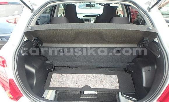 Acheter Occasion Voiture Toyota Vitz Gris à Beitbridge, Matabeleland South Acheter Occasion Voiture Toyota Vitz Gris à Beitbridge, Matabeleland South