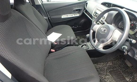 Acheter Occasion Voiture Toyota Vitz Gris à Beitbridge, Matabeleland South Acheter Occasion Voiture Toyota Vitz Gris à Beitbridge, Matabeleland South