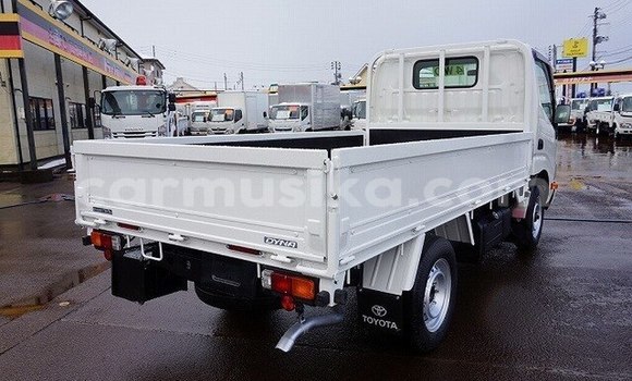 Buy Used Toyota Dyna White Car in Beitbridge in Matabeleland South