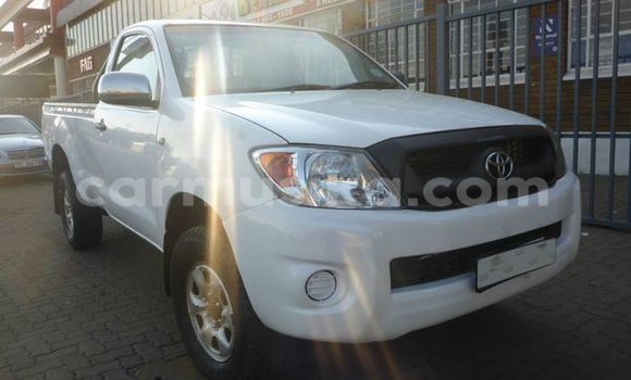 Buy Used Toyota Hilux White Car in Beitbridge in Matabeleland South Buy Used Toyota Hilux White Car in Beitbridge in Matabeleland South