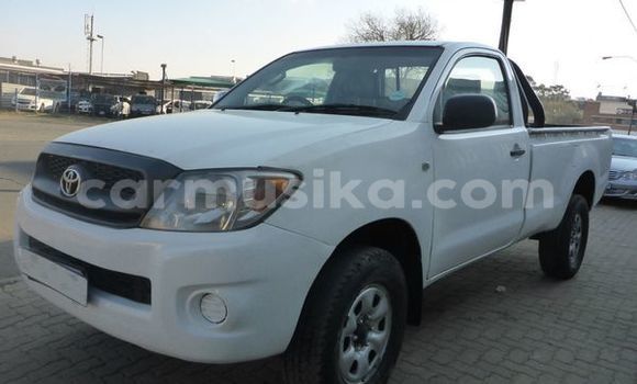 Buy Used Toyota Hilux White Car in Beitbridge in Matabeleland South Buy Used Toyota Hilux White Car in Beitbridge in Matabeleland South