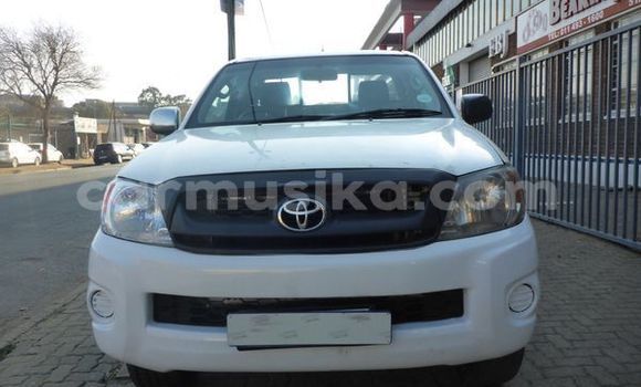 Buy Used Toyota Hilux White Car in Beitbridge in Matabeleland South Buy Used Toyota Hilux White Car in Beitbridge in Matabeleland South