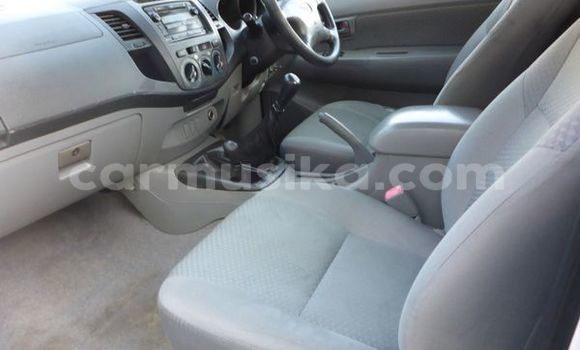 Buy Used Toyota Hilux White Car in Beitbridge in Matabeleland South Buy Used Toyota Hilux White Car in Beitbridge in Matabeleland South