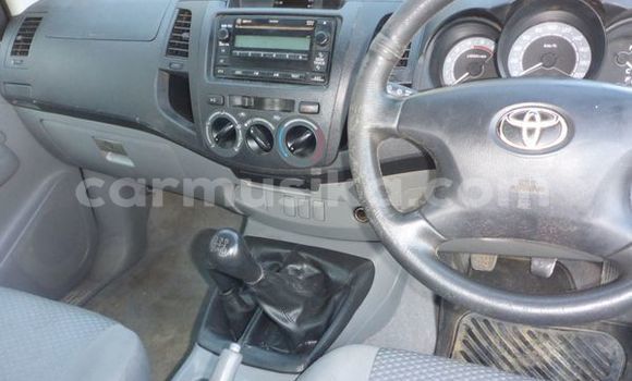 Buy Used Toyota Hilux White Car in Beitbridge in Matabeleland South Buy Used Toyota Hilux White Car in Beitbridge in Matabeleland South