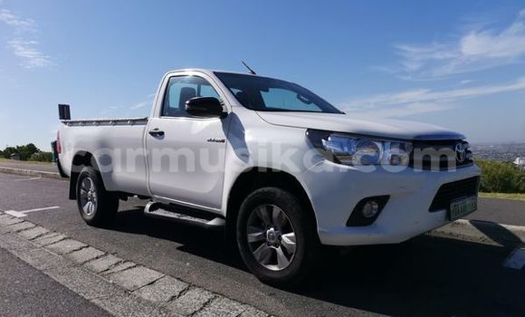Buy Used Toyota Hilux White Car in Beitbridge in Matabeleland South