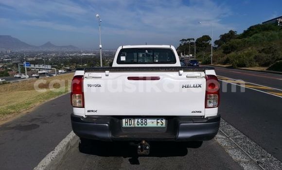 Acheter Occasion Voiture Toyota Hilux Blanc à Beitbridge, Matabeleland South Acheter Occasion Voiture Toyota Hilux Blanc à Beitbridge, Matabeleland South