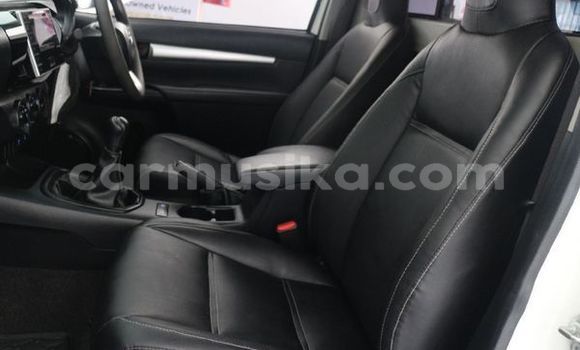 Acheter Occasion Voiture Toyota Hilux Blanc à Beitbridge, Matabeleland South Acheter Occasion Voiture Toyota Hilux Blanc à Beitbridge, Matabeleland South