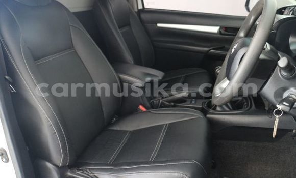 Acheter Occasion Voiture Toyota Hilux Blanc à Beitbridge, Matabeleland South Acheter Occasion Voiture Toyota Hilux Blanc à Beitbridge, Matabeleland South