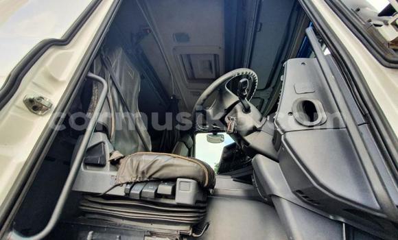 Nunua Ilio tumika Scania R420 Nyeupe Lori ndani ya Beitbridge nchini Matabeleland Kusini Nunua Ilio tumika Scania R420 Nyeupe Lori ndani ya Beitbridge nchini Matabeleland Kusini