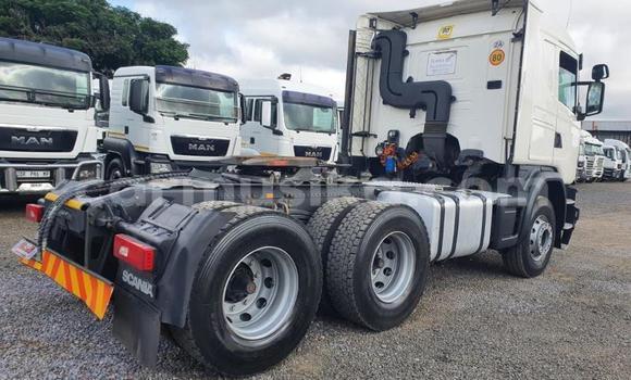 Nunua Ilio tumika Scania R420 Nyeupe Lori ndani ya Beitbridge nchini Matabeleland Kusini Nunua Ilio tumika Scania R420 Nyeupe Lori ndani ya Beitbridge nchini Matabeleland Kusini