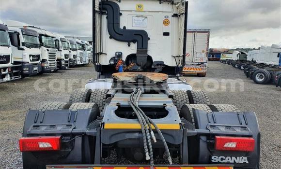 Nunua Ilio tumika Scania R420 Nyeupe Lori ndani ya Beitbridge nchini Matabeleland Kusini Nunua Ilio tumika Scania R420 Nyeupe Lori ndani ya Beitbridge nchini Matabeleland Kusini