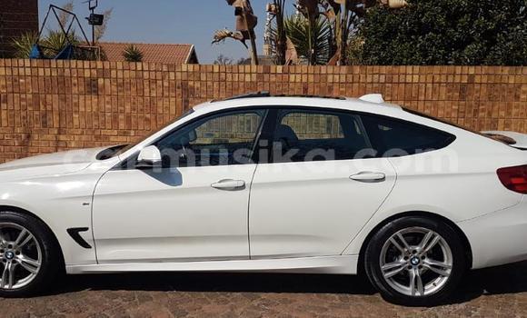 Nunua Ilio tumika BMW 3–Series Nyeupe Gari ndani ya Beitbridge nchini Matabeleland Kusini