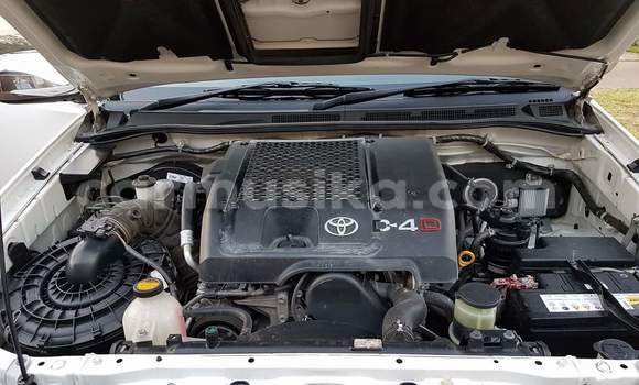 Acheter Occasion Voiture Toyota Hilux Blanc à Beitbridge, Matabeleland South Acheter Occasion Voiture Toyota Hilux Blanc à Beitbridge, Matabeleland South
