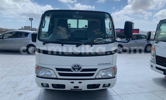 Buy Used Toyota Dyna White Truck in Beitbridge in Matabeleland South Buy Used Toyota Dyna White Truck in Beitbridge in Matabeleland South