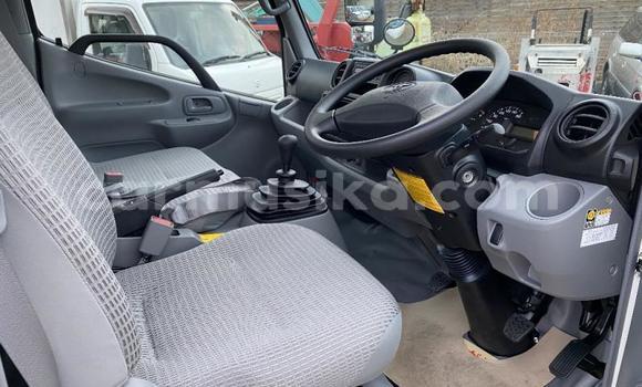 Nunua Ilio tumika Toyota Dyna Nyeupe Lori ndani ya Beitbridge nchini Matabeleland Kusini Nunua Ilio tumika Toyota Dyna Nyeupe Lori ndani ya Beitbridge nchini Matabeleland Kusini