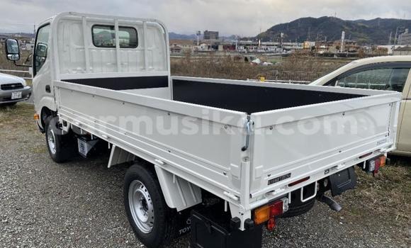 Nunua Ilio tumika Toyota Dyna Nyeupe Lori ndani ya Beitbridge nchini Matabeleland Kusini Nunua Ilio tumika Toyota Dyna Nyeupe Lori ndani ya Beitbridge nchini Matabeleland Kusini