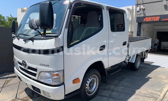 Acheter Occasion Utilitaire Toyota Dyna Blanc à Beitbridge, Matabeleland South Acheter Occasion Utilitaire Toyota Dyna Blanc à Beitbridge, Matabeleland South