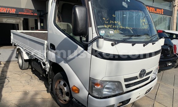 Buy Used Toyota Dyna White Truck in Beitbridge in Matabeleland South