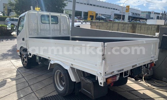 Nunua Ilio tumika Toyota Dyna Nyeupe Lori ndani ya Beitbridge nchini Matabeleland Kusini Nunua Ilio tumika Toyota Dyna Nyeupe Lori ndani ya Beitbridge nchini Matabeleland Kusini