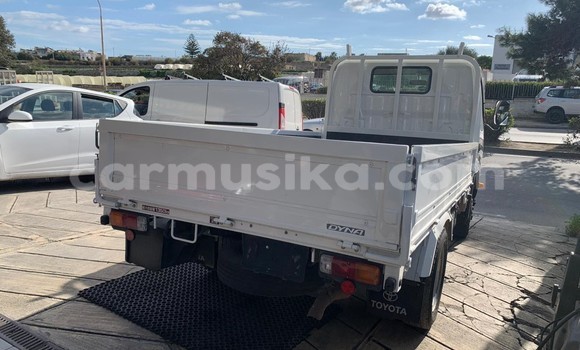 Nunua Ilio tumika Toyota Dyna Nyeupe Lori ndani ya Beitbridge nchini Matabeleland Kusini Nunua Ilio tumika Toyota Dyna Nyeupe Lori ndani ya Beitbridge nchini Matabeleland Kusini