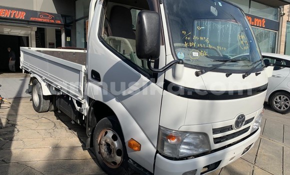 Nunua Ilio tumika Toyota Dyna Nyeupe Lori ndani ya Beitbridge nchini Matabeleland Kusini Nunua Ilio tumika Toyota Dyna Nyeupe Lori ndani ya Beitbridge nchini Matabeleland Kusini