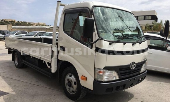Buy Used Toyota Dyna White Truck in Beitbridge in Matabeleland South