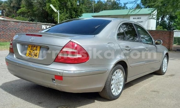 Acheter Occasion Voiture Mercedes-Benz E-Classe Gris à Harare, Harare Acheter Occasion Voiture Mercedes-Benz E-Classe Gris à Harare, Harare