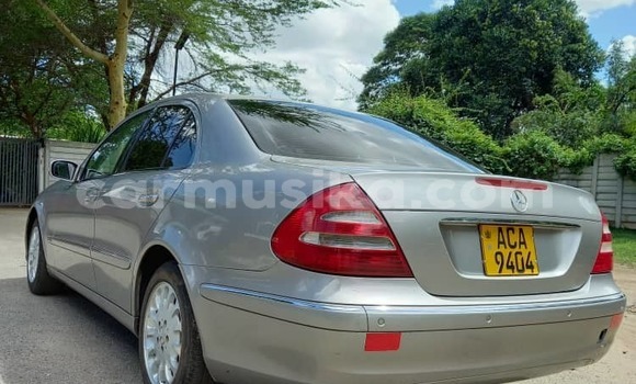 Acheter Occasion Voiture Mercedes-Benz E-Classe Gris à Harare, Harare Acheter Occasion Voiture Mercedes-Benz E-Classe Gris à Harare, Harare