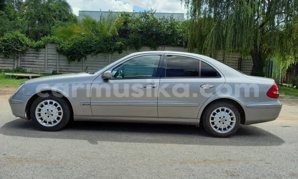 Acheter Occasion Voiture Mercedes-Benz E-Classe Gris à Harare, Harare Acheter Occasion Voiture Mercedes-Benz E-Classe Gris à Harare, Harare