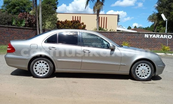 Acheter Occasion Voiture Mercedes-Benz E-Classe Gris à Harare, Harare Acheter Occasion Voiture Mercedes-Benz E-Classe Gris à Harare, Harare