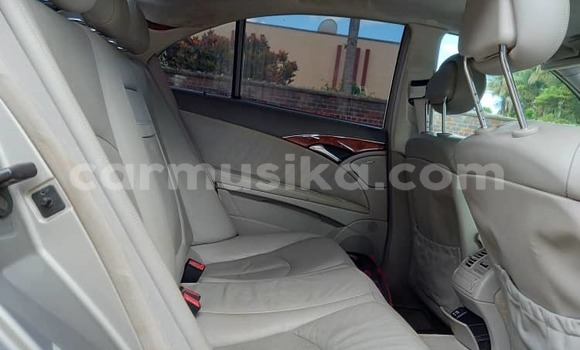 Acheter Occasion Voiture Mercedes-Benz E-Classe Gris à Harare, Harare Acheter Occasion Voiture Mercedes-Benz E-Classe Gris à Harare, Harare