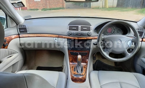 Acheter Occasion Voiture Mercedes-Benz E-Classe Gris à Harare, Harare Acheter Occasion Voiture Mercedes-Benz E-Classe Gris à Harare, Harare