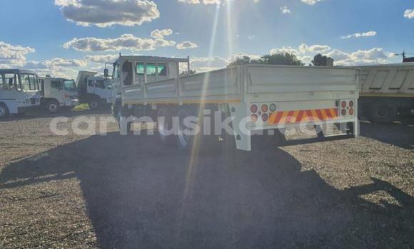 Acheter Occasion Utilitaire Volvo F4 Blanc à Beitbridge, Matabeleland South Acheter Occasion Utilitaire Volvo F4 Blanc à Beitbridge, Matabeleland South