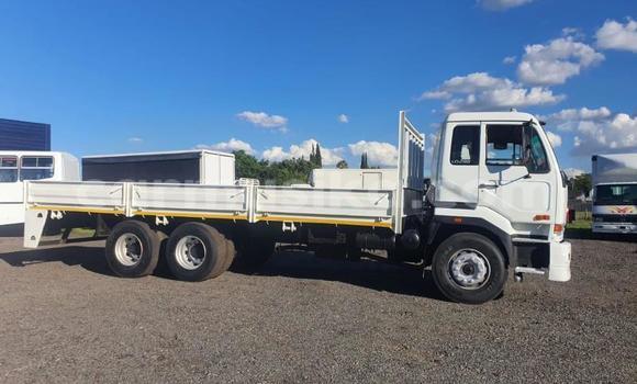 Acheter Occasion Utilitaire Volvo F4 Blanc à Beitbridge, Matabeleland South Acheter Occasion Utilitaire Volvo F4 Blanc à Beitbridge, Matabeleland South