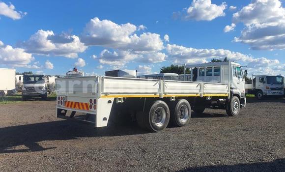 Acheter Occasion Utilitaire Volvo F4 Blanc à Beitbridge, Matabeleland South Acheter Occasion Utilitaire Volvo F4 Blanc à Beitbridge, Matabeleland South