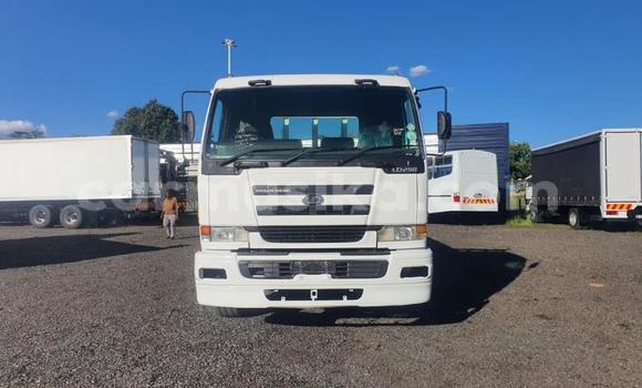 Acheter Occasion Utilitaire Volvo F4 Blanc à Beitbridge, Matabeleland South Acheter Occasion Utilitaire Volvo F4 Blanc à Beitbridge, Matabeleland South