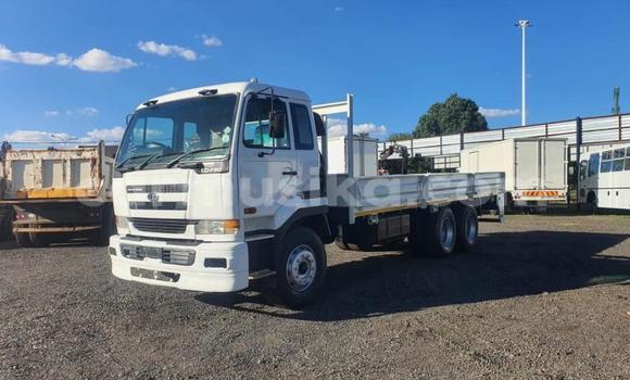 Acheter Occasion Utilitaire Volvo F4 Blanc à Beitbridge, Matabeleland South Acheter Occasion Utilitaire Volvo F4 Blanc à Beitbridge, Matabeleland South