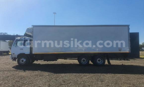 Nunua Ilio tumika Volvo F4 Nyeupe Lori ndani ya Beitbridge nchini Matabeleland Kusini