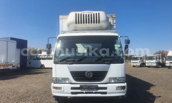 Buy Used Volvo F4 White Truck in Beitbridge in Matabeleland South Buy Used Volvo F4 White Truck in Beitbridge in Matabeleland South